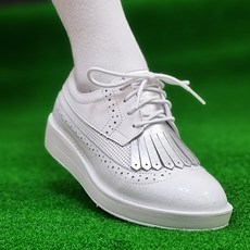 지포어가방 국산 여성 클래식 테슬 골프화 4cm 가죽 스파이크리스 윙팁 클리퍼 슈즈 화이트